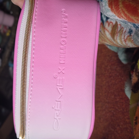 BNWT. Sanrio HELLO KITTY Beauty Travel Case with handle! - Picture 6 of 9